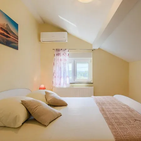 Krsevan Casa de Férias Galovac (Zadar)