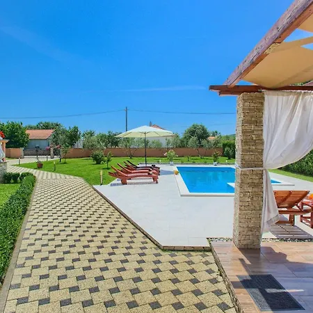 Krsevan Casa de Férias Galovac (Zadar)